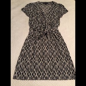 Banana Republic dress Black & white w/pockets.